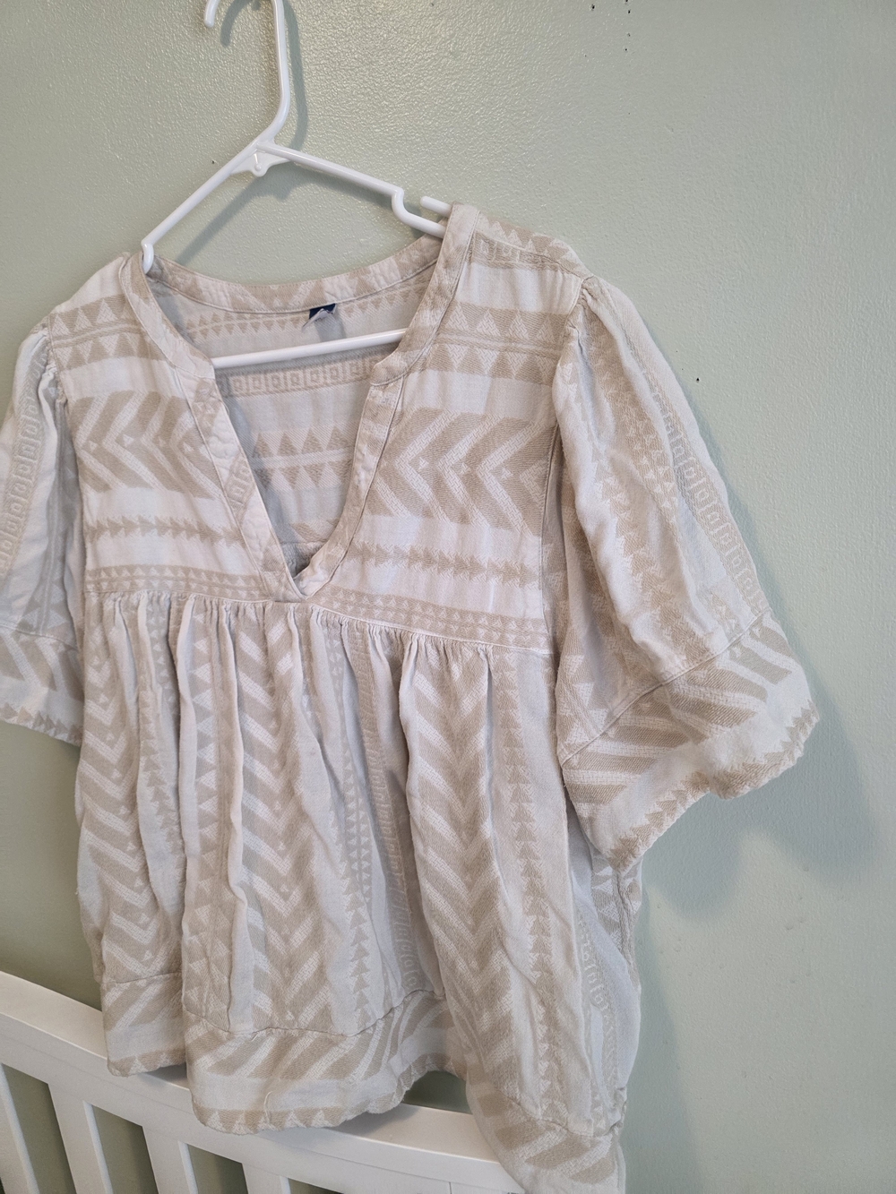 Old Navy Beige and White V-Neck Tunic Top